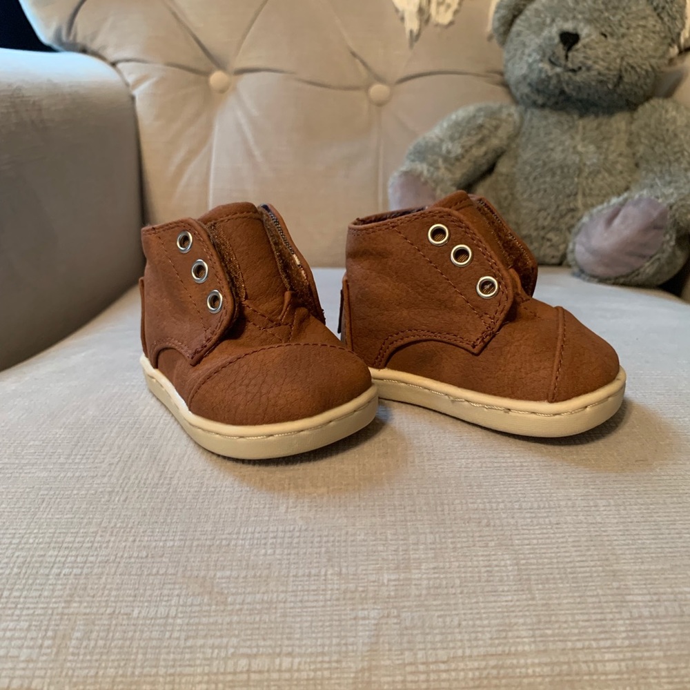Toms baby boots